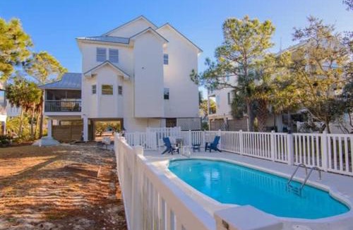 Plantation House | Pet Friendly- St George Island Sleeps 13- Pool