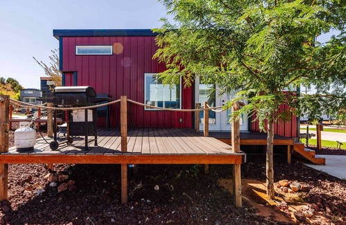 Apple Valley House | Pet-Friendly Stay Near Zion Trails BBQ & Deck