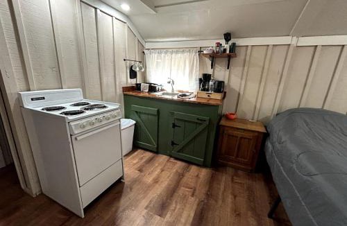 Christopher Creek House | Pet Friendly Studio Cabin with Fireplace near Tonto National Forest, Central Arizona