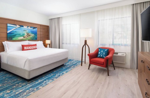 Park Shore Hotel | Pet-Friendly Studio Suite Perfect with Free Breakfast