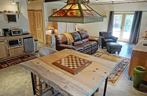 Grand Lake Condo | Pet Friendly Studio Condo Near Shadow Mountain Lake