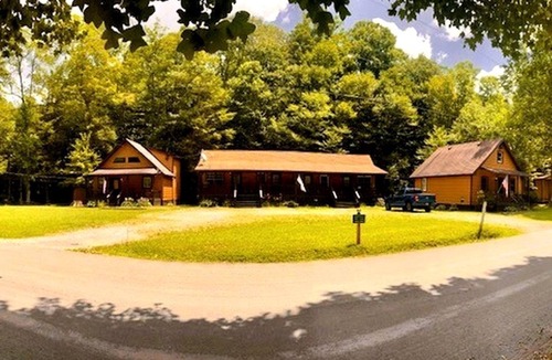 Mingo Cabin | Pet-Friendly Studio Unit Incredible to Reconnect with Nature in West Virginia