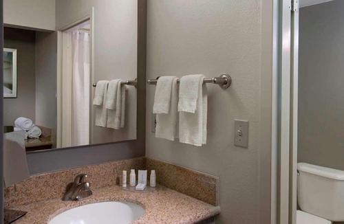 Pleasant Hill Hotel | Pet Friendly Suites Close to The Mission District & Downtown! w/Self Parking!