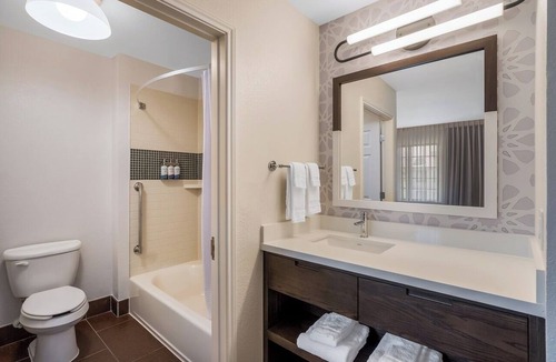 Sorrento Valley Hotel | Pet- friendly Suites with Free Breakfast in Great Location Near Black's Beach!