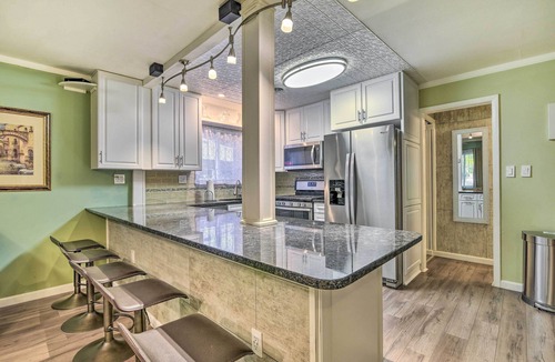 Taylor House | Pet-Friendly Taylor Home w/ Backyard Oasis!