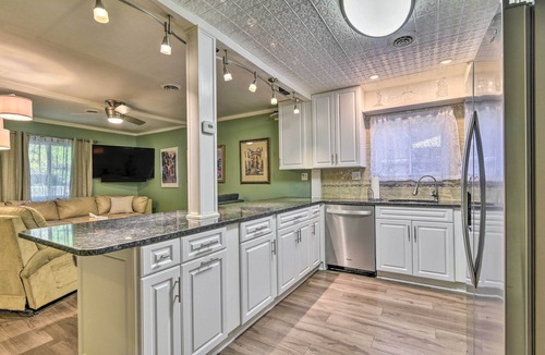 Taylor House | Pet-Friendly Taylor Home w/ Backyard Oasis!