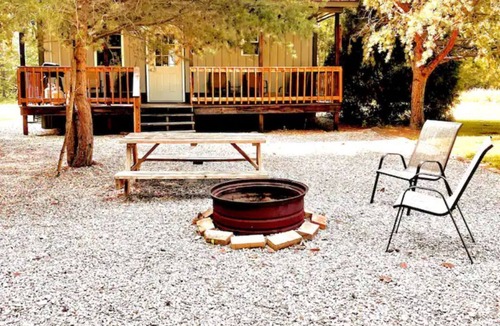 Westphalia Cabin | Pet friendly Teal Cabin Goose Pond Cabin Rentals