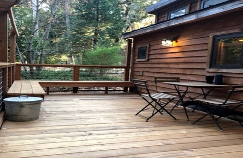 Cobb Cabin | Pet Friendly Tiny House for Glamping in California Woodlands