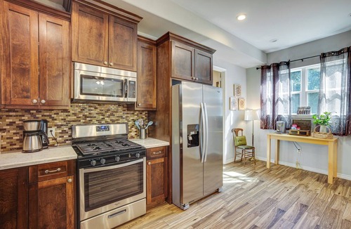Tomball Cottage | Pet-friendly Tomball Home: Walk to Main Street!