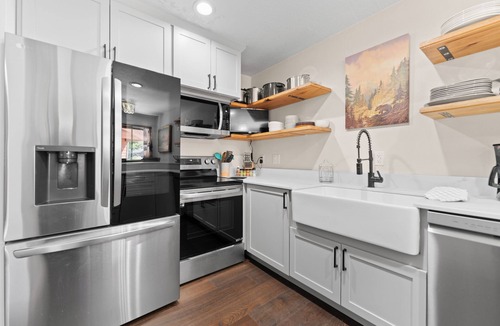 Willowbrook Meadows House | Pet-Friendly Townhome w/Private Sauna & Large Backyard