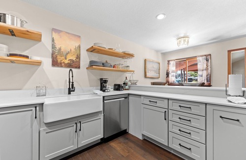 Willowbrook Meadows House | Pet-Friendly Townhome w/Private Sauna & Large Backyard