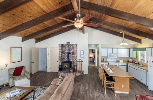 Leavenworth Cabin | Pet-Friendly Tranquil Family Mountain Cabin with Hot-Tub and Pool Nestled near the North Shore of Lake Wenatchee, Washington