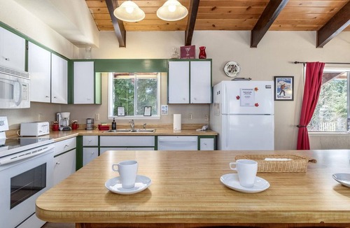 Leavenworth Cabin | Pet-Friendly Tranquil Family Mountain Cabin with Hot-Tub and Pool Nestled near the North Shore of Lake Wenatchee, Washington
