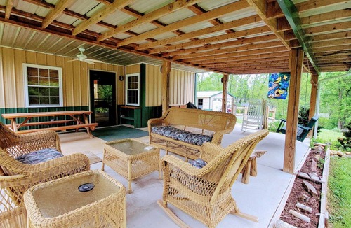 Ivanhoe Cabin | Pet-friendly, Tranquil Setting, Step onto NRT, Hike, Bike, Fish, Kayak
