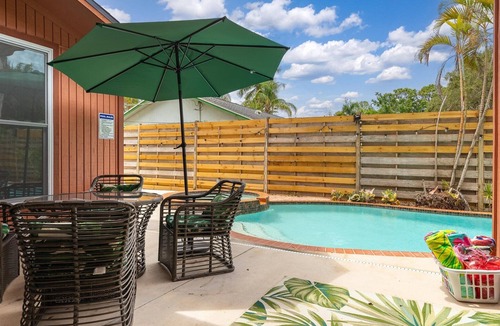 Pinecraft Villa | Pet Friendly Tropical Villa, Heated Salt Pool