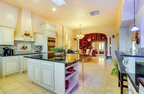 Houghton Cottage | Pet-friendly Tucson Vacation Rental w/Huge Yard!