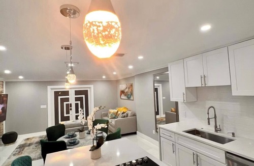 Boca Raton House | Pet friendly Unique East Boca Home 3BR Luxury Near A1A Fireplace &Chef’s Kitchen