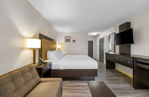 Brewerton Hotel | Pet-friendly Unit Near Oneida Shores – 2 Miles from Scenic Park
