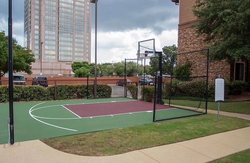 Vance Jackson Apartment | Pet-friendly Unit with Free Breakfast! Within 8 miles of the River Walk! Pool!