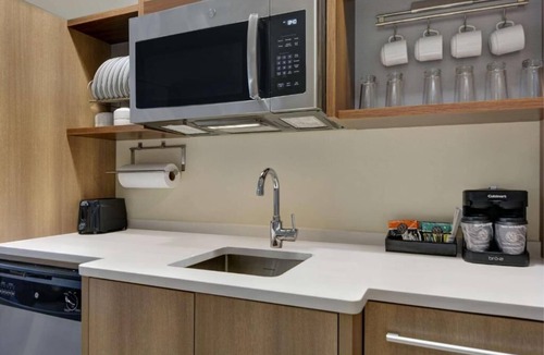 Upper Grand Lagoon Hotel | Pet-Friendly Suite | Breakfast + Pool | Panama City Beach