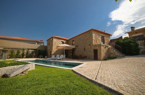 Braga Villa | Pet-friendly Vacation Home Villae Carreiro with Pool, A/C, Wi-Fi, Garden & Terrace