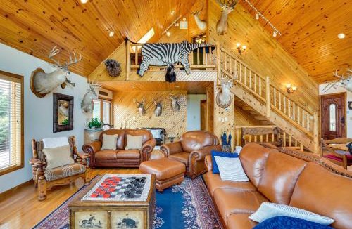 Vienna House | Pet-Friendly Vienna Cabin w/Screened-In Porch!