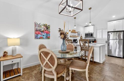 Palm Beach Gardens Apartment | Pet Friendly-Walk to PGA Resort