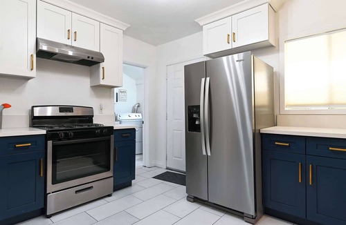 Alamitos Beach House | Pet Friendly, Walk to Beach, Sleep 8, World Cup