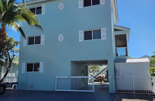 Blue Waters House | Pet-Friendly Waterfront w/45’ Dock & Boat Lift Bay Access Sunsets