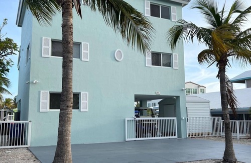 Blue Waters House | Pet-Friendly Waterfront w/45’ Dock & Boat Lift Bay Access Sunsets