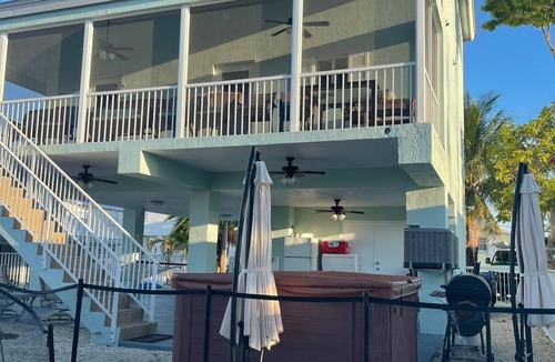 Blue Waters House | Pet-Friendly Waterfront w/45’ Dock & Boat Lift Bay Access Sunsets