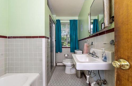 Willoughby Spit House | Pet-Friendly Waterfront Cottage on the Chesapeake Bay, Virginia