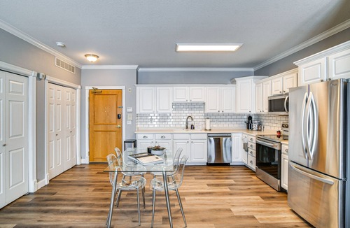 Waukee Condo | Pet-Friendly Waukee Condo: 14 Mi to Des Moines!