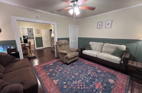 Fort Worth Cultural District House | Pet-Friendly Weekend Retreat with Private Yard-Walking distance to Dickies Arena
