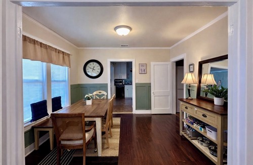 Fort Worth Cultural District House | Pet-Friendly Weekend Retreat with Private Yard-Walking distance to Dickies Arena
