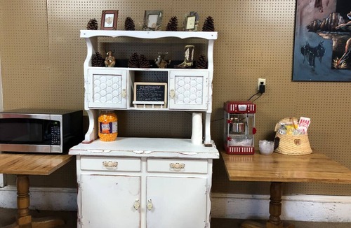 Palisades RV Rental | Pet Friendly Wild West Luxury Glamping tent