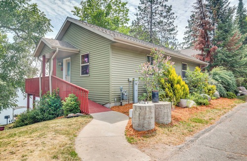 Townsend Cabin | Pet-Friendly Wisconsin Cabin on Lake w/Fire Pit!