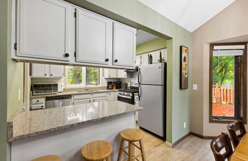 Woodbury House | Pet-Friendly Woodbury Home Near Downtown St. Paul