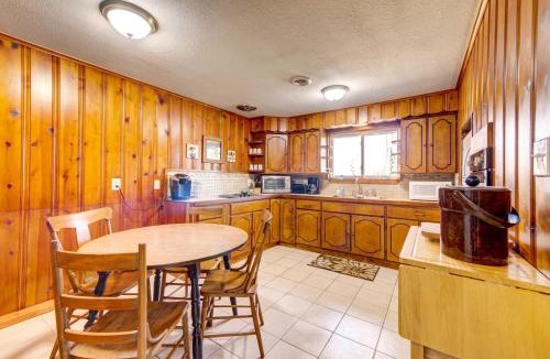 Poland House | Pet-Friendly Youngstown Cottage w/Yard