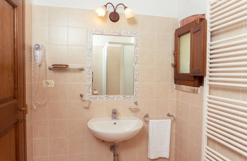 Rapale Other | Peter' flat with shared pool