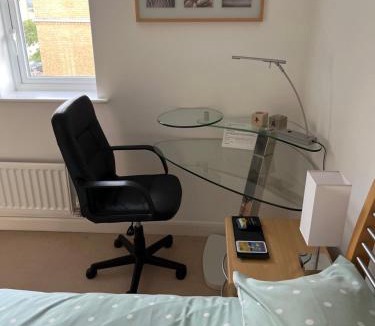 Peterborough House | Peterborough, Hampton Vale Lakeside En-Suite Large Double bedroom with great modern facilities