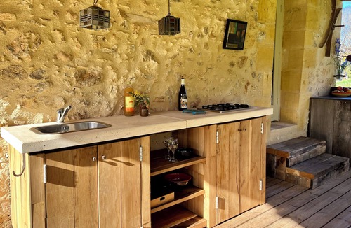 Capdrot Cottage | Petit Maison a la Ferme; Terrasse Couvert, Jacuzzi, Cuisine Exterieur