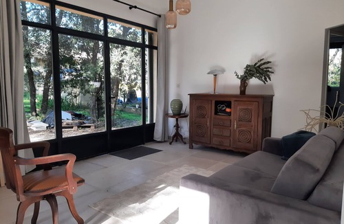 Saint-Jean-de-Crieulon House | PETITE MAISON DANS LES CHÊNES