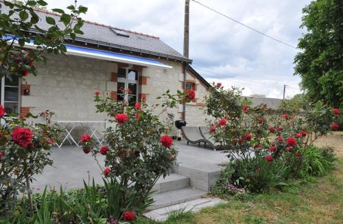 Brain-sur-Allonnes House | PETITE MAISON des ROSES - GITE 2 Personnes