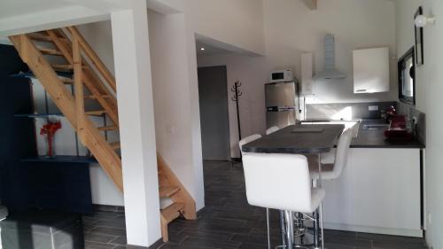 Roquevaire Apartment | Petite maison dans la colline