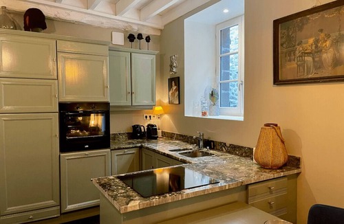 Combourg House | Petite Maison Darrière-cour au Pied du Château
