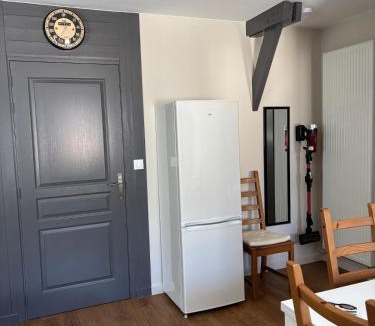 Beaucouze House | Petite maison privée de 33m2 Beaucouzé avec étang
