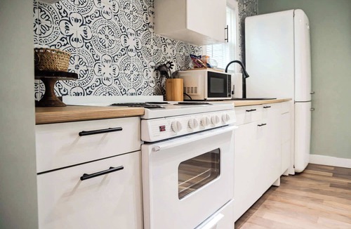 Dayton House | Petite Paradise: Tiny Home Vibes! Great Location!