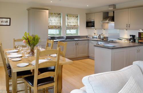 Linlithgow House | Petronella
