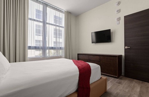 Hollywood Resort | Pets friendly 1BR APT AT / Hollywood beach RESORT